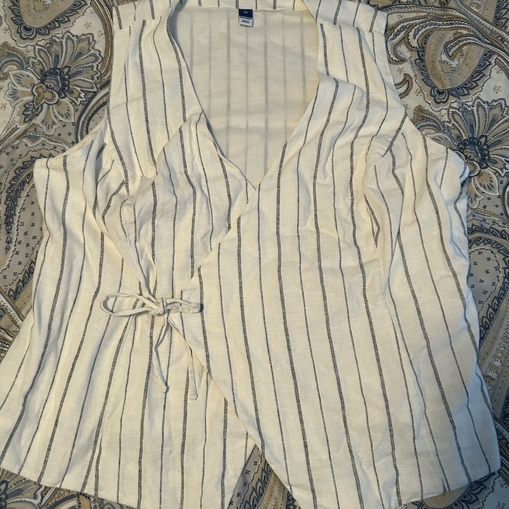 Old Navy Sleeveless Cream and Gray Striped Wrap Top
